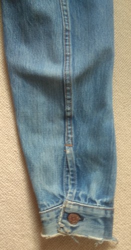 " Vintage " - 1980's - Levi's - Denim Jacket - Naturally Distressed - (medium) - Picture 7 of 12