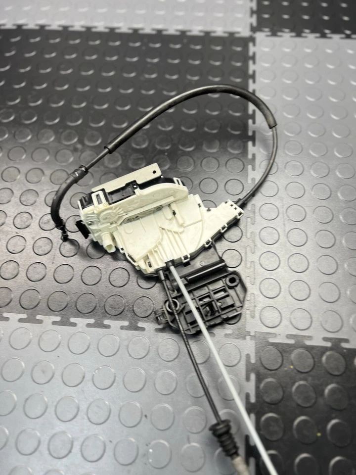 2015 2016 2017 JEEP CHEROKEE ЗАДНИЙ ЛЕВЫЙ ПРИВОД ЗАМКА ДВЕРИ СО СТОРОНЫ ВОДИТЕЛЯ OEM - Изображение 3 из 4