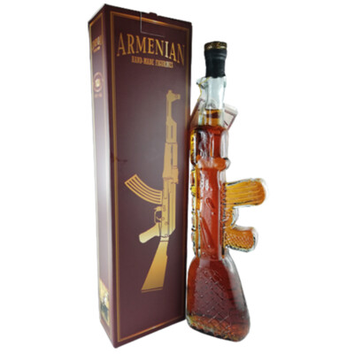 Armenischer Brandy Kalaschnikow Geschenkset  0,5L 5 Jahre Reifezeit Ararat Tal 