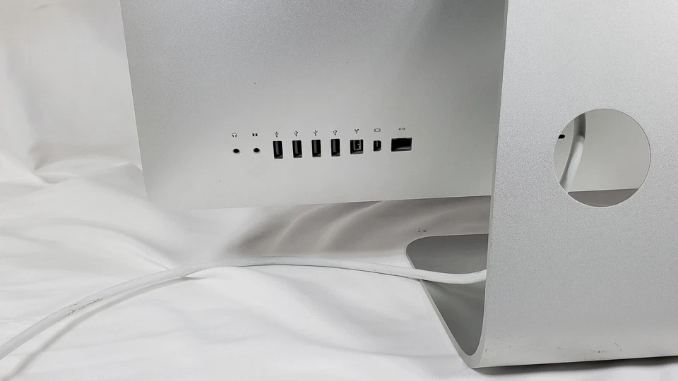 Apple iMac 21.5” MC309LL/A - (Core i3 - 3.1Ghz -12GB Ram –240GB ssd) - Image 4 of 4