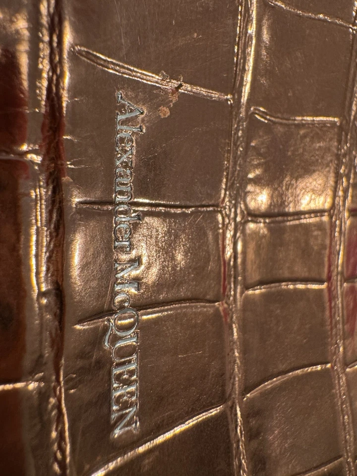 ALEXANDER MCQUEEN MINI CALAVERA Oro Rosa Cocodrilo Cuero Repujado FUNDA BOLSO TELÉFONO Foto 4 de 4