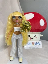 MGA Entertainment Rainbow High Doll Cheer Sunny Madison (Re-Dressed) w/1 Pom Pom