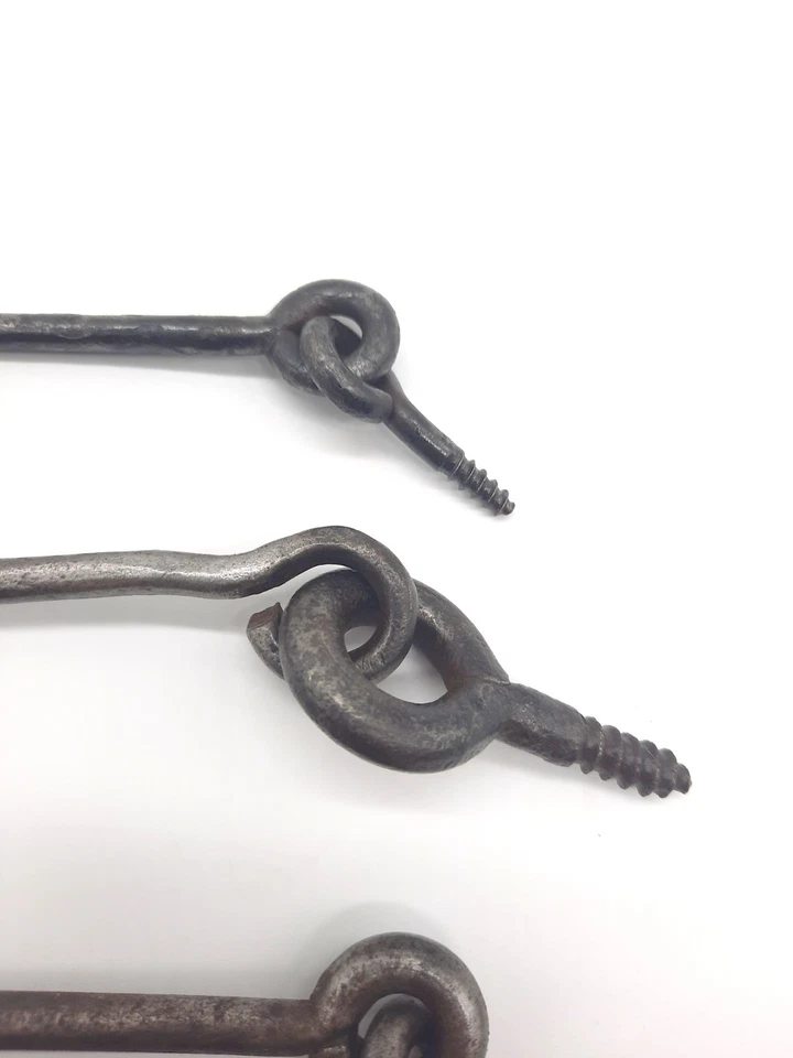 Lot fer forgé ancien 4 crochets à anneau avec vis - Photo 4/4