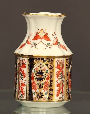 Royal Crown Derby 'Primrose Vase' im alten Imari 1128 1. Qualität
