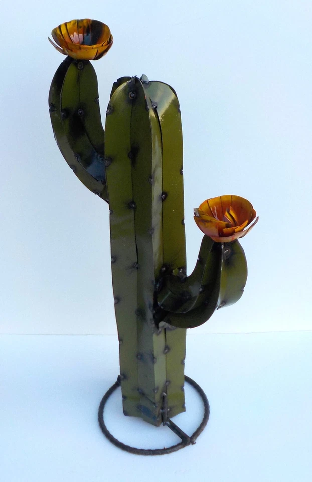 ARTE DE PATIO DE METAL 25" ESCULTURA DE CACTUS SAGUARO VERDE OLIVA CON FLORES AMARILLAS Foto 3 de 4
