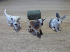 Schleich Figuren, 3 Tiere (Hund, Ziege, Kaninchen) und 1 Strohballen,  je 4-6 cm