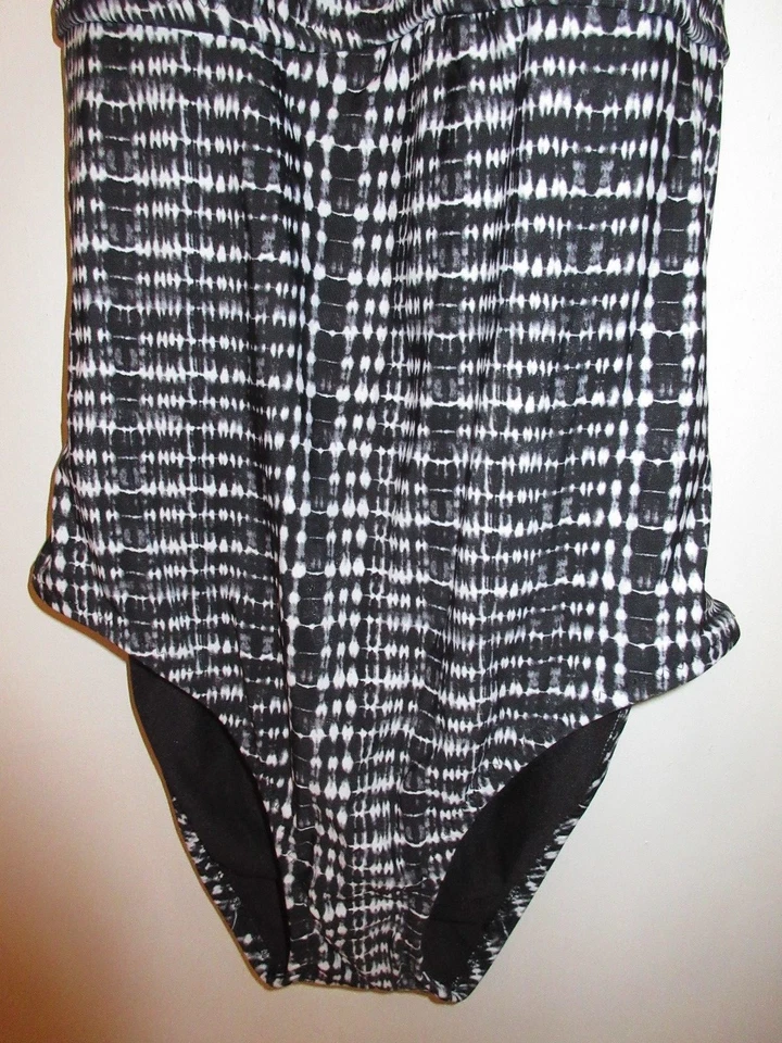 Traje de baño Mossimo para dama talla grande blanco y negro - Nuevo sin etiquetas Foto 3 de 4