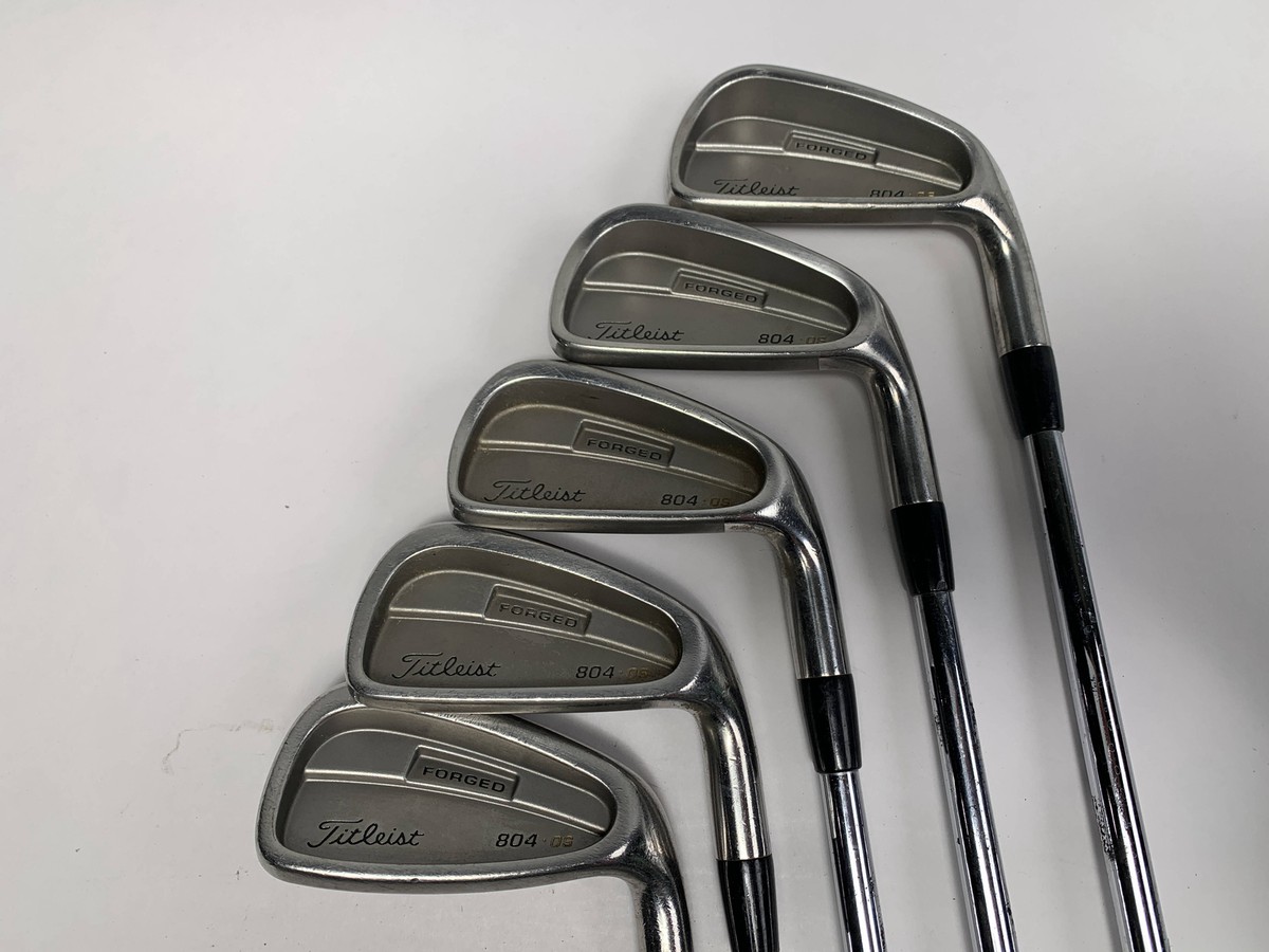 Titleist 704 CB Forged 5 Iron Regular Steel Shaft Titleist Grip Titleist 704 CB Forged 5 Iron Regular Steel Shaft Titleist Grip