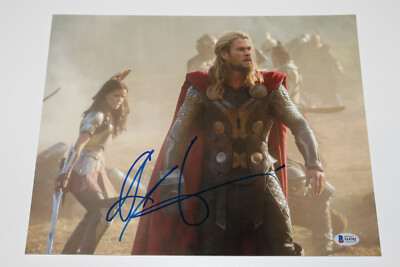 CHRIS HEMSWORTH HAND SIGNED 'THE AVENGERS' THOR 11X14 PHOTO