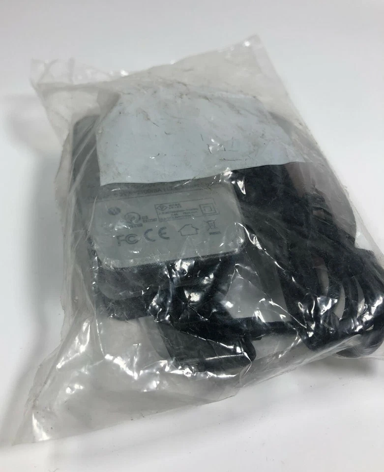 OEM Griffin Power Block Plus Wall Charger and Cable For Samsung Galaxy Tab 10.1 - Image 4 of 4