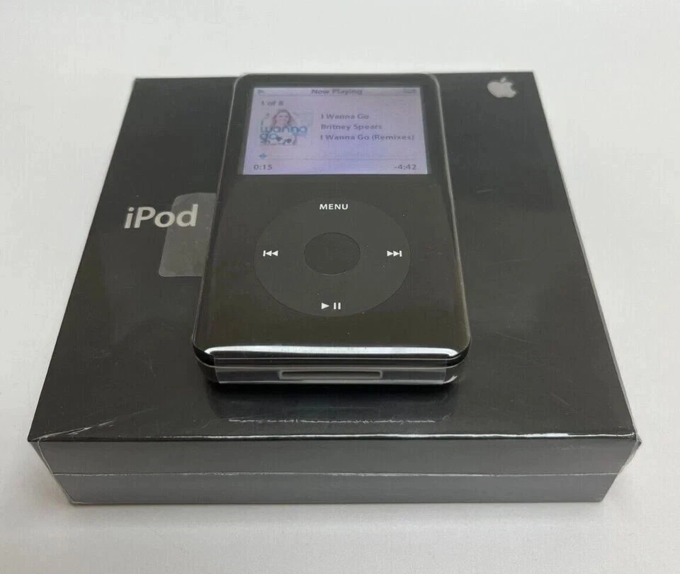 Apple iPod Classic 5.5世代 60GB APPLE iPOD CLASSIC 5TH GEN. WHITE 60GBWOFLSON CHIPNEW
