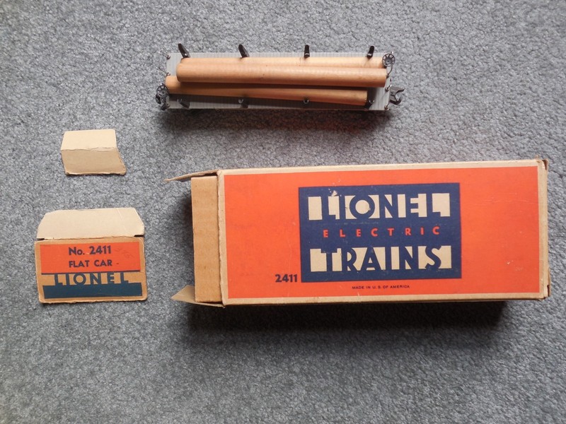 NICE POSTWAR LIONEL FLATCAR #2411 WITH CORRECT LOGS AND OB/INSERT FROM 1947