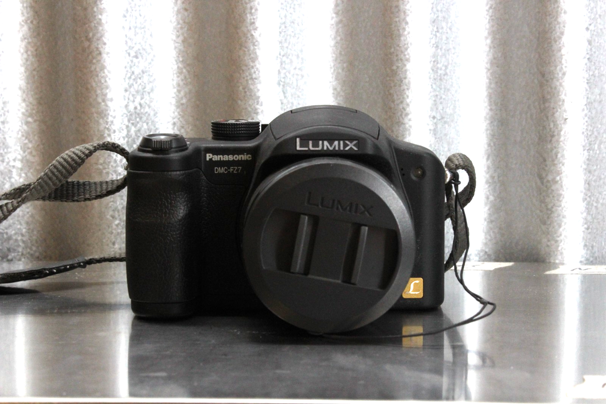 Panasonic Lumix DMC-FZ7 Camera - 6MP, 12x Opt Zoom - Tested/Works
