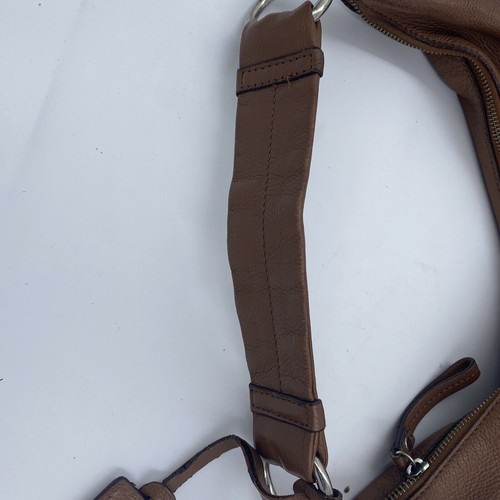 Tignanello purse brown/tan leather shoulder strap with zipper some pockets - Picture 4 of 9