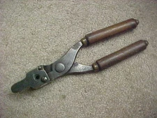 WINCHESTER 32 W.C.F.  BULLET MOLD FOR RELOADING THE 32-20 CARTRIDGE