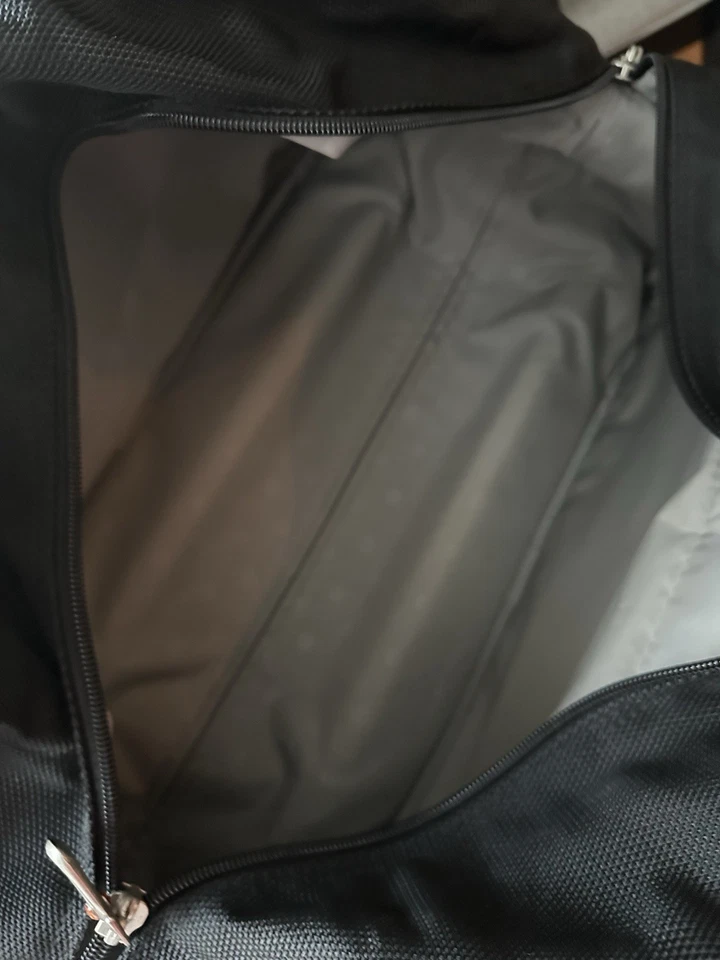 "BOLSO DE LONA ROLL-ON SWISSGEAR NEGRO CON RIBETE DE CUERO SINTÉTICO GRIS 21""" Foto 3 de 4