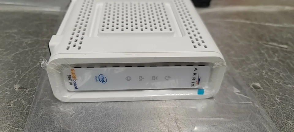 A lot of 10 pcs ARRIS Surfboard SB6190 - 32x8 Docsis 3.0 Cable Modem - White - Image 3 of 4