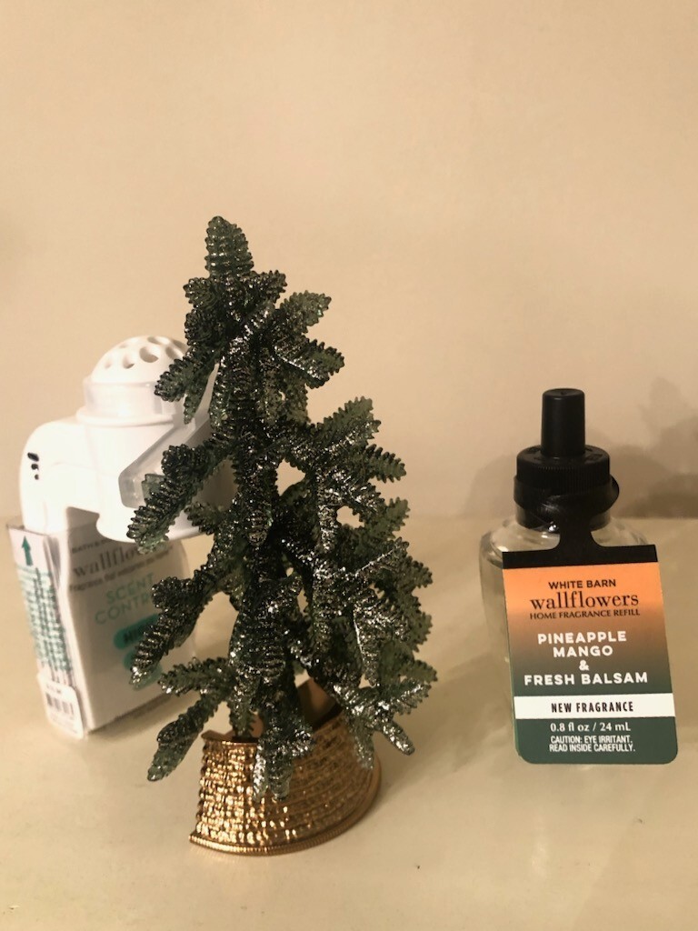 BATH & BODY WORKS CHRISTMAS NIGHTLIGHT WALLFLOWER SCENT & PINEAPPLE REFILL-image