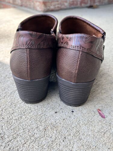 BOC Women’s Slip On Comfort Clogs Shoes Size 8.5 Brown/embossed Cate19 - Picture 10 of 13
