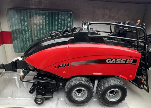 Ertl Case IH LB-434 Large Square Baler with 3 Bales 1/32 CIH-14901-1HB-B - Picture 5 of 7