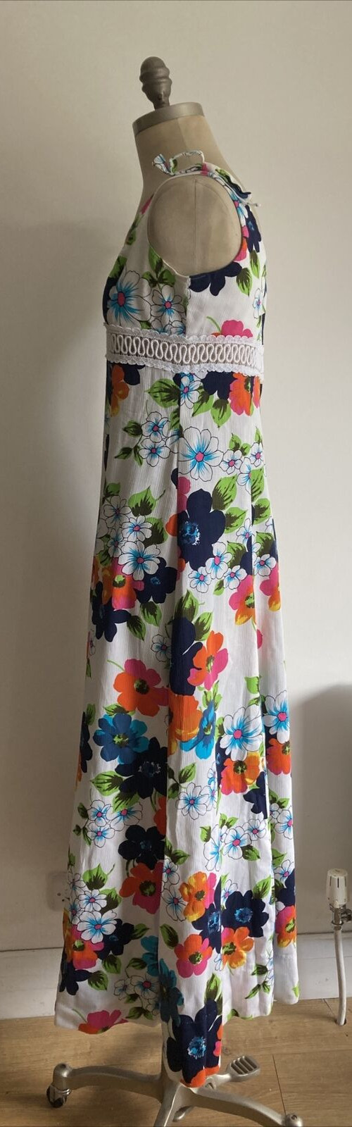 Rare 1970s Horrockses Vintage Floral on White Ground Maxi Dress, 18" pit to pit 3