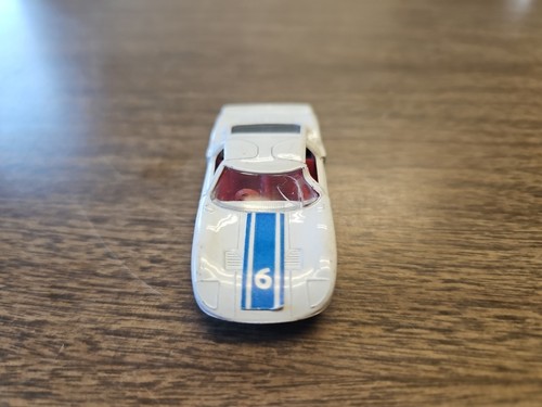 MATCHBOX Superfast 41 Ford GT Blanco / Etiqueta “6” / Base verde agua / Rueda delgada - Imagen 5 de 7