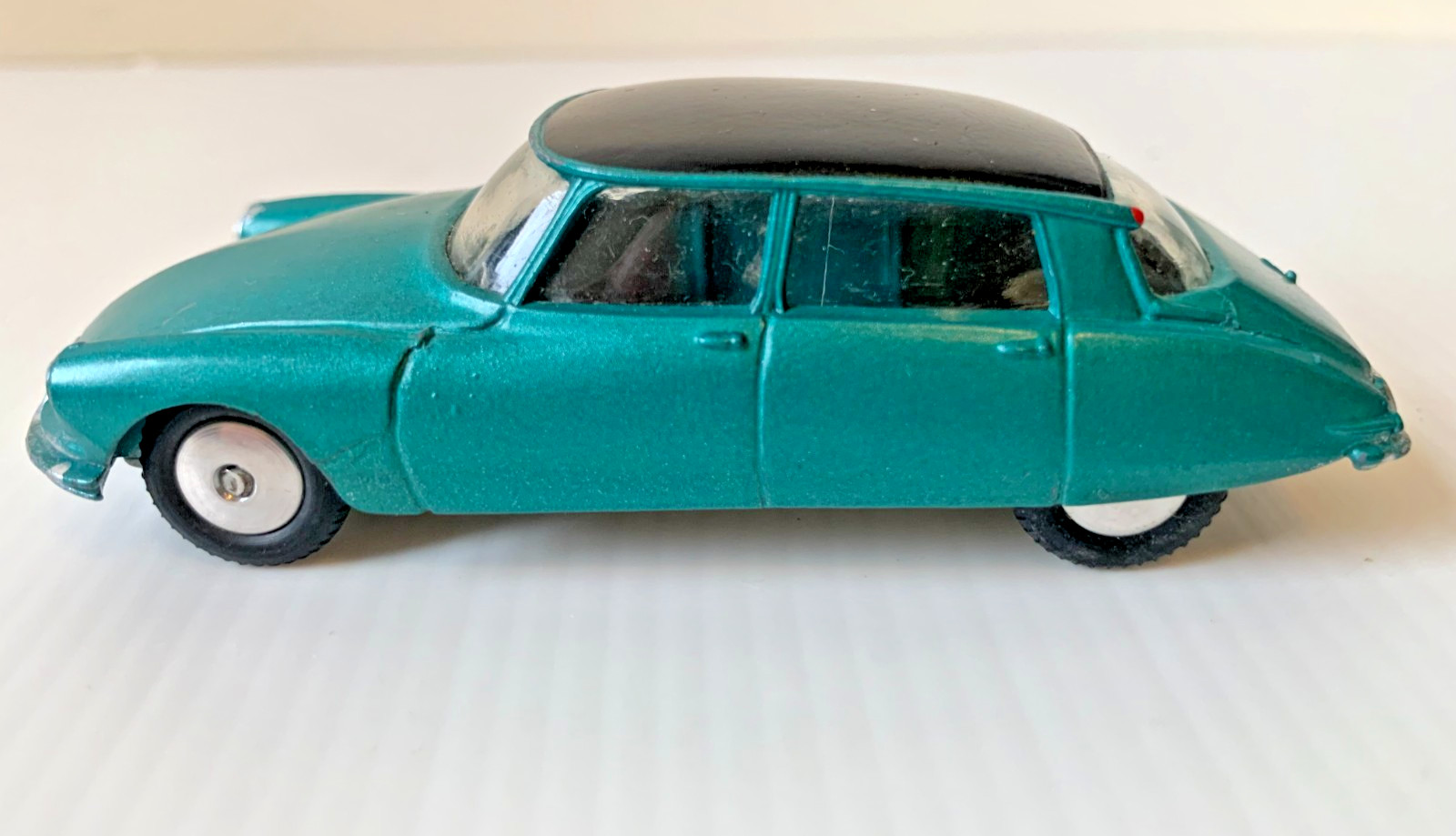Corgi 210s, Citroen DS19 - Free Price Guide & Review