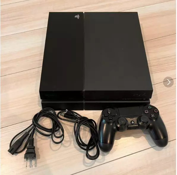 Pre-owned 4 Jet Black 500GB with PlayStation (CUH-1000AA01) |