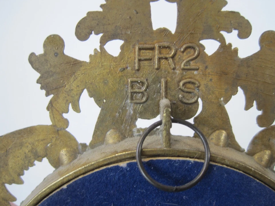 VTG Ornate Oval Picture Frame Boy In Red Wall Art Velvet Back Italy 8.5" x 5.5" - Image 4 of 4