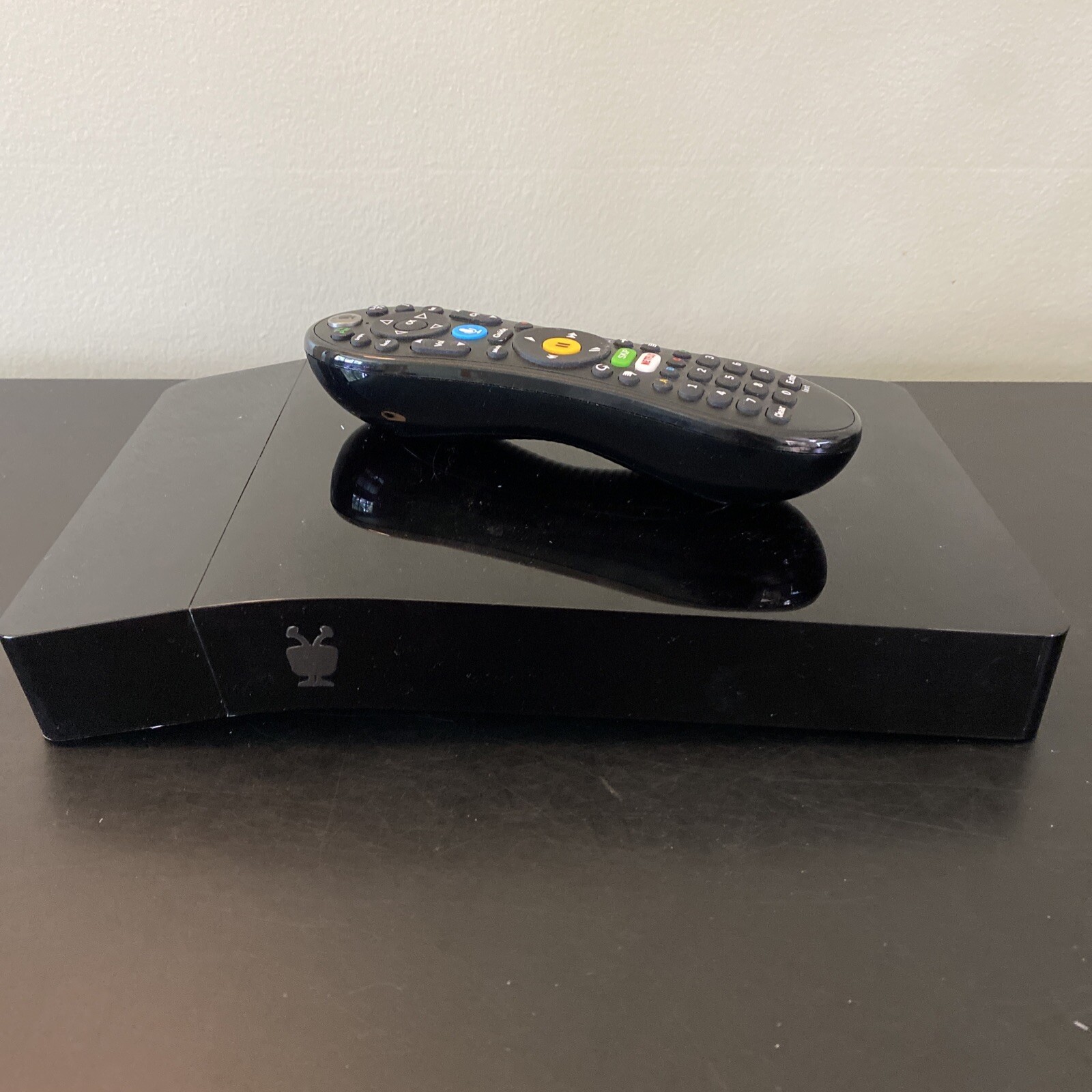 TiVo Bolt Vox. (1TB 4K )—DVR & Streaming Media Player TCD849300V1