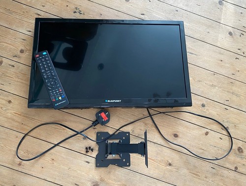 Blaupunkt 23" inch Tv Dvd Combo With Wall Mounting Bracket And Remote