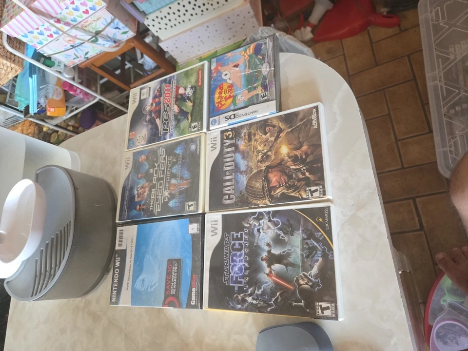 Nintendo Wii And Ds Game Lot Of 6( call of duty, star wars WWE Phineas and ferb) - Image 2 of 4