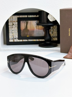 #ad Tom Ford FT1044 Black Frame Gray Lens Sunglasses Size: 60 12 140 $139.00