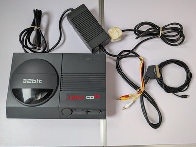 Commodore Amiga CD32 Konsole c/w Netzteil & Kabel getestet