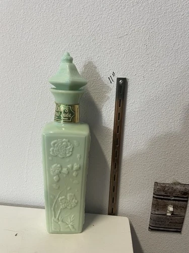 Vtg 1972 Jim Beam Royal Jade Whisky Bottle Decanter, Milk Glass Green Jadeite