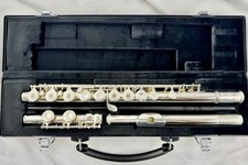Beautiful Yamaha YFL-281 flute, Open Hole, Inline G