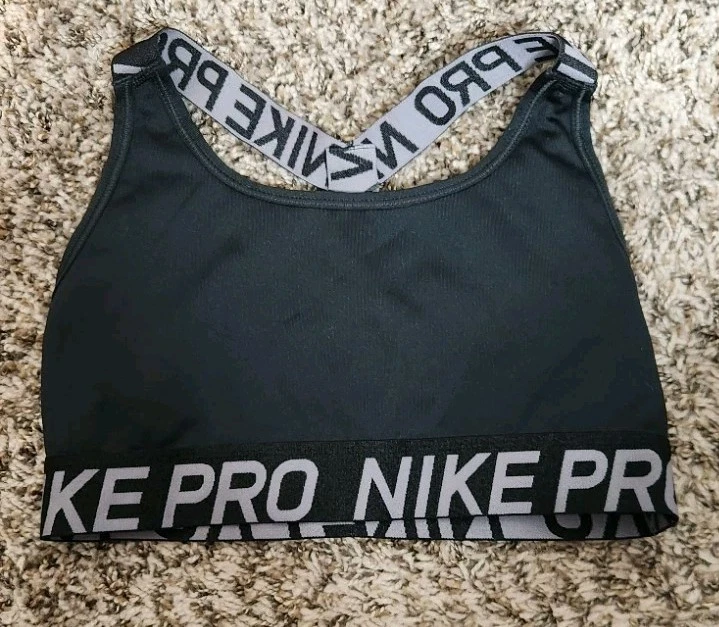 Sujetador Nike Pro para mujer con logotipo correa trasera en T negro y gris ¡Top! S Foto 3 de 4