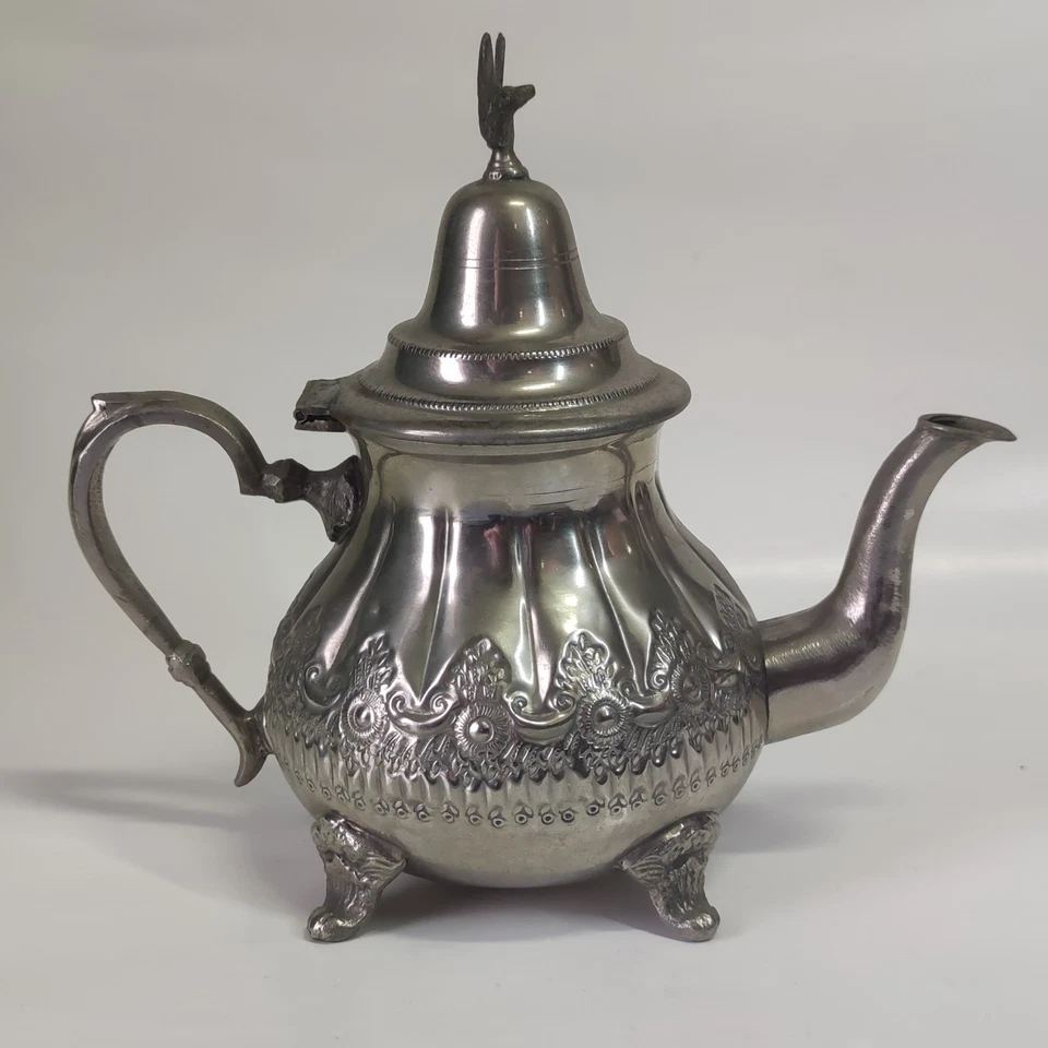  Teiera Marocchina/Araba Vintage di ottone color argento Decorata A Mano 1 Litro - Immagine 4 di 4