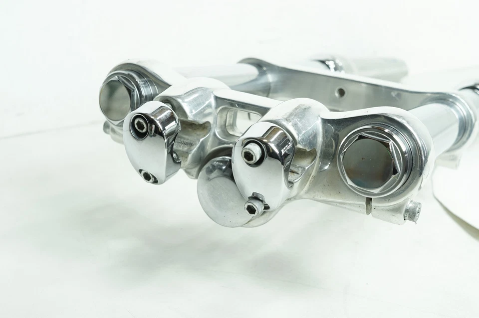 Harley Dyna Street Bob 2008 OEM juego de triple árbol delantero y patas de horquilla derecha deslizantes Foto 2 de 4