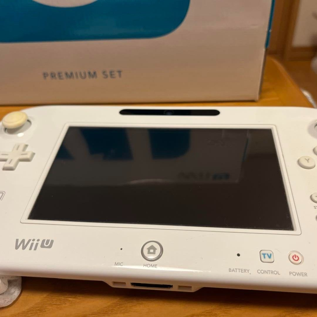 Nintendo Wii U Premium Set 32GB White Handheld Console Ready to