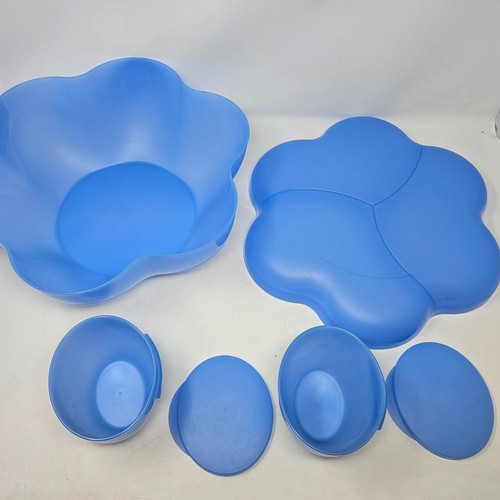 Tupperware Chip n Dip 2 Clip Bowls, slightly used, Great for Parties/Hosting - Picture 5 of 8