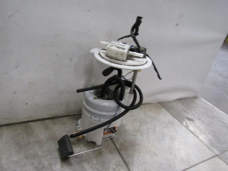 2011-2013 Kia Sorento Fuel Pump Assembly 2.4L - Image 3 of 4