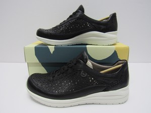 earth women's sneakers