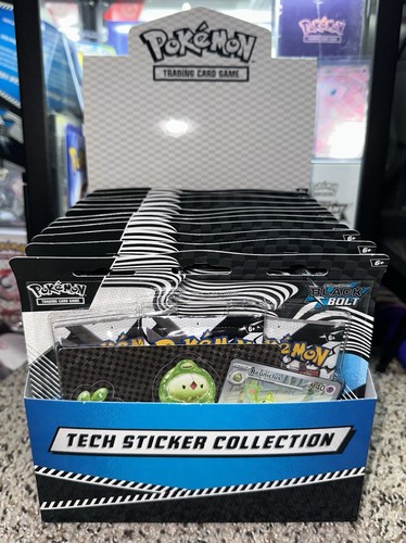 Pokemon TCG Black Bolt Tech Sticker Sammlung - SV: Black Bolt. In der Hand.