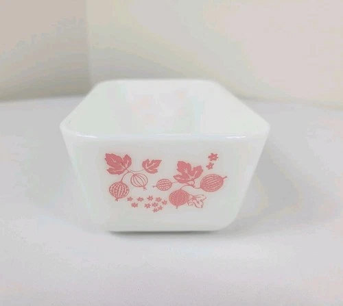 PYREX Pink Gooseberry 0502 1 1/2 PT White Refrigerator Dish No Lid