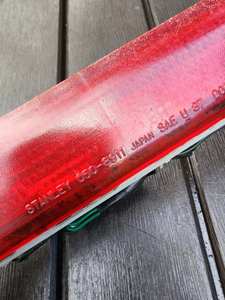 1995-1997 Isuzu Rodeo OEM Third/3rd Brake Light w/Plug In Harness Used - Image 4 of 4