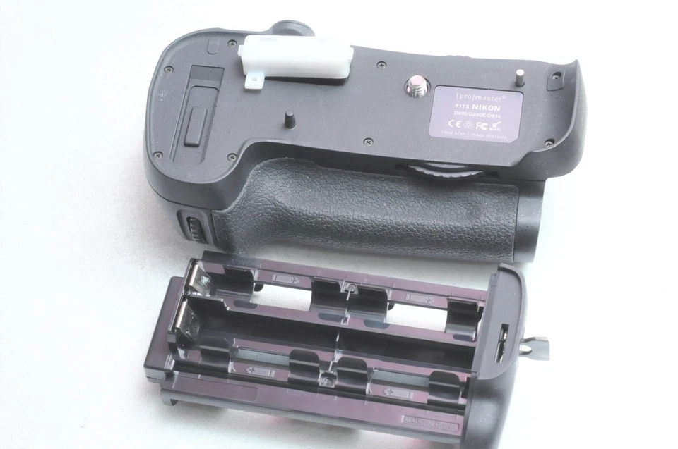 Promaster 3697 Vertical Grip/AA Battery Holder for Nikon D800/D800E/D810 - Image 2 of 2