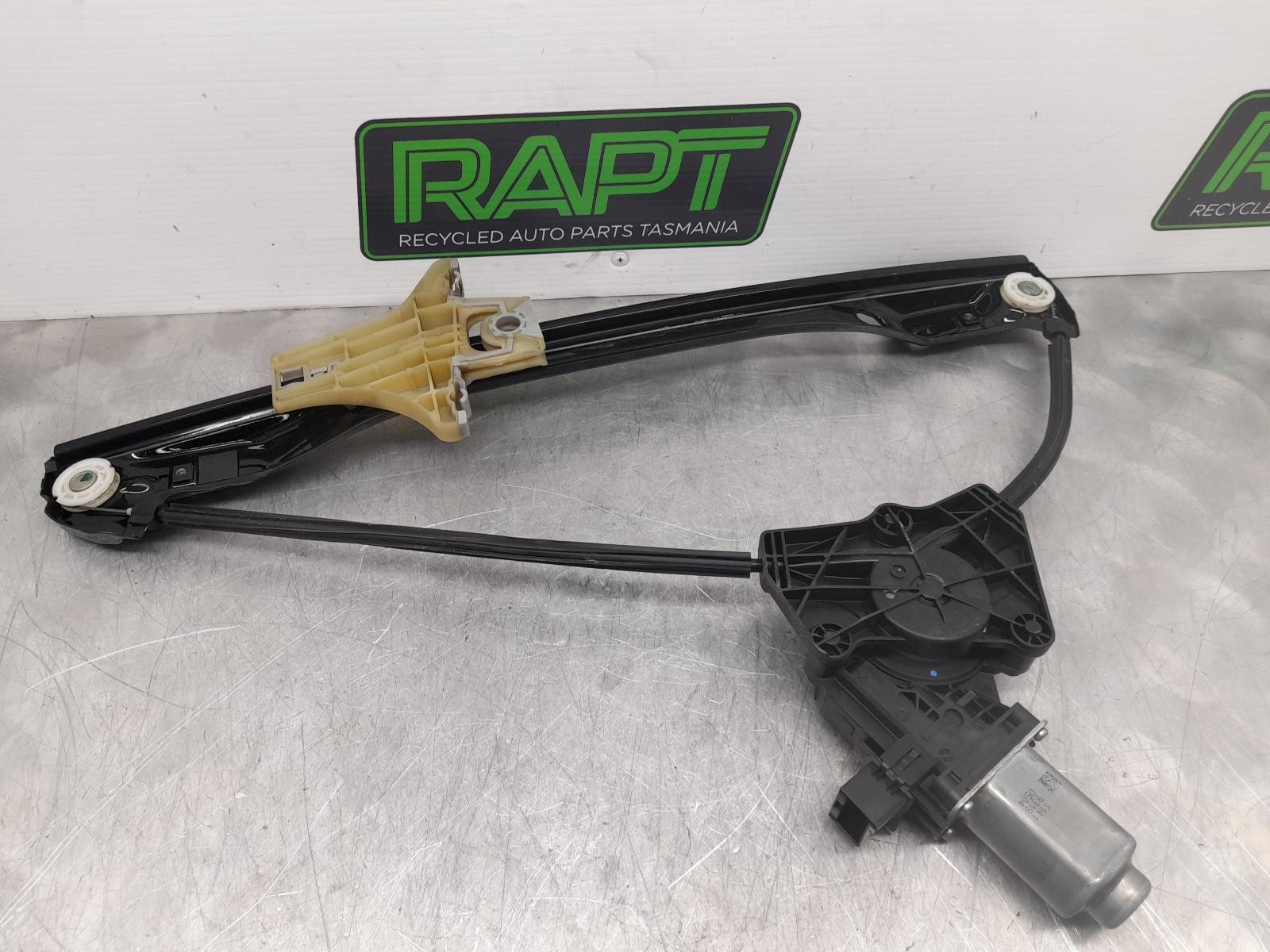 2020 Volkswagen Amarok RIGHT RH RHS FRONT WINDOW REG/MOTOR 2H 10/10-09/22 image 2