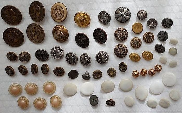 Estate LOT Vintage / Antique BUTTONS ~ Metal & Pearl ~ ✔️ 9 Photos & Description
