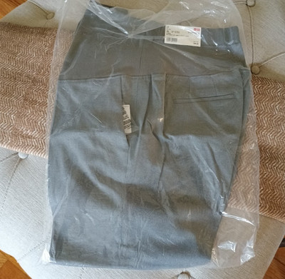 UNIQLO Maternity Ezy Ankle Length Pants Size XL Gray